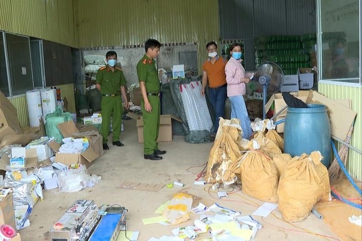 Hệ lụy nghiêm trọng khi nông dân mua nhầm thuốc diệt nhện đỏ giả, nhái